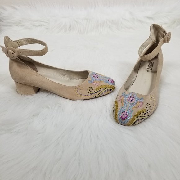Silent D Leather Suede Embroidered Block Heels NEW - Picture 4 of 8